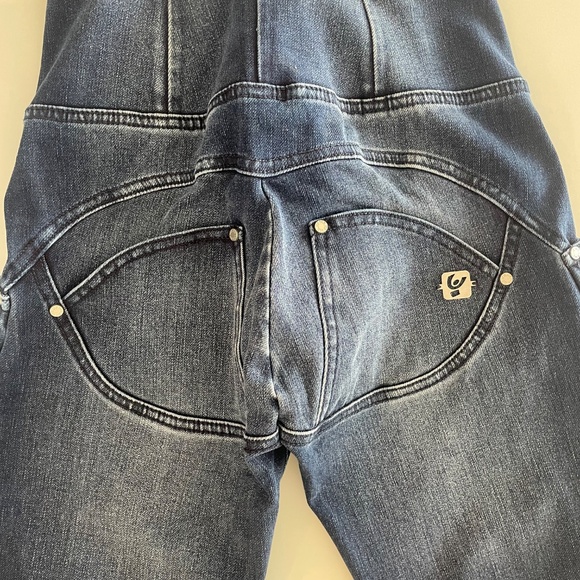 WRUP SNUG Jeans - High Waisted - Ankle Length - Dark Blue + Blue Stitching - Picture 3 of 4